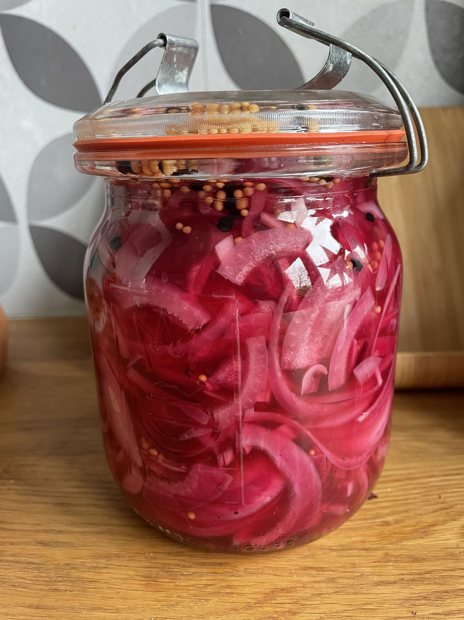 Eingelegte rote Zwiebeln